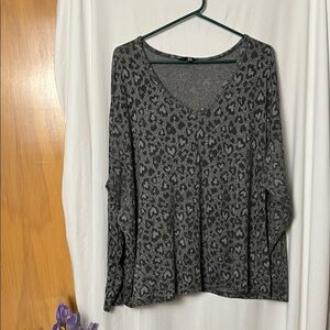 Lucky Brand V-Neck Gray and White Leopard Print Long Sleeve Top Size 2X